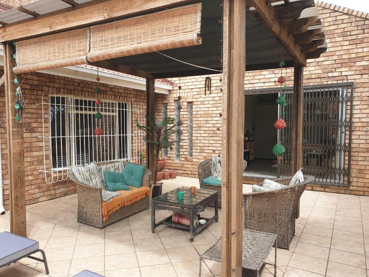 The Lazy Grape Guest Lodge & Spa Benoni Exterior foto